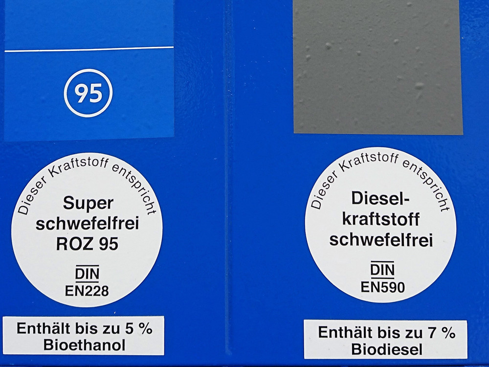 Kennzeichnung des Anteils von Bioethanol und Biodiesel an Tankstellen (Quelle: FNR/Dr. Hansen)